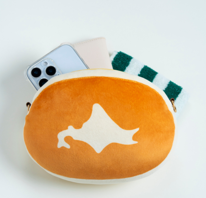 「北海道チーズ蒸しケーキ」2Wayふわふわポーチの画像