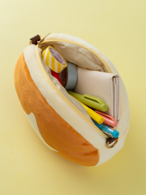 「北海道チーズ蒸しケーキ」2Wayふわふわポーチの画像