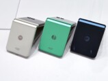 モトローラのカラフルな折りたたみスマホの画像