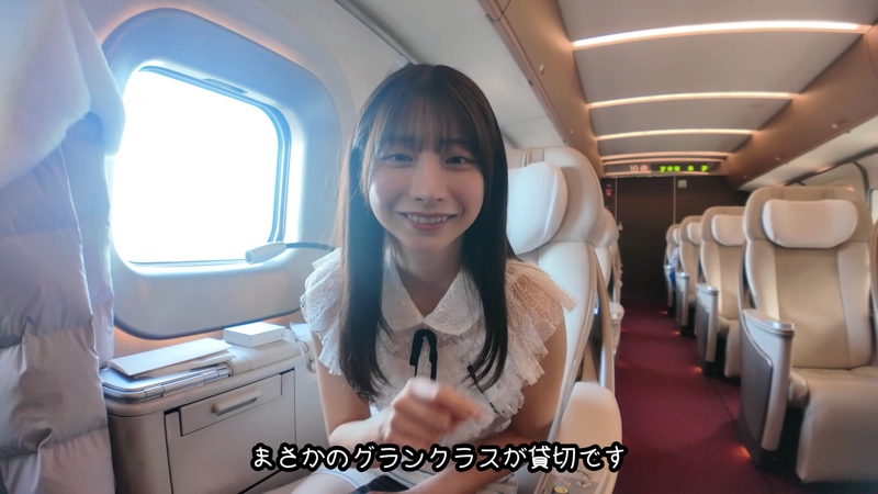 鈴木優香、大胆ミニスカでグランクラス旅の画像