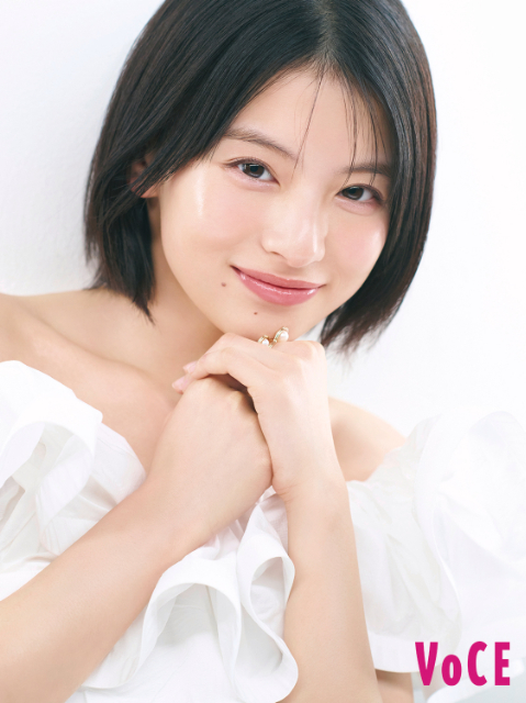 出口夏希が表紙を飾る「VOCE」2025年7月号の画像