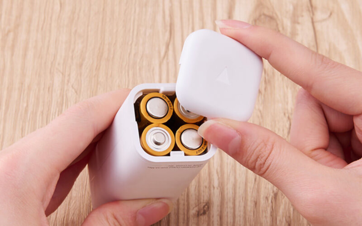 エレコム、乾電池式モバイルバッテリーを新発売の画像