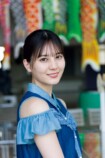 日向坂46・小坂菜緒がネモフィラ畑で微笑むの画像