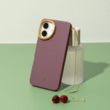 salisty、新作ケースは“立つ”カメラホール付きの画像