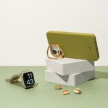 salisty、新作ケースは“立つ”カメラホール付きの画像