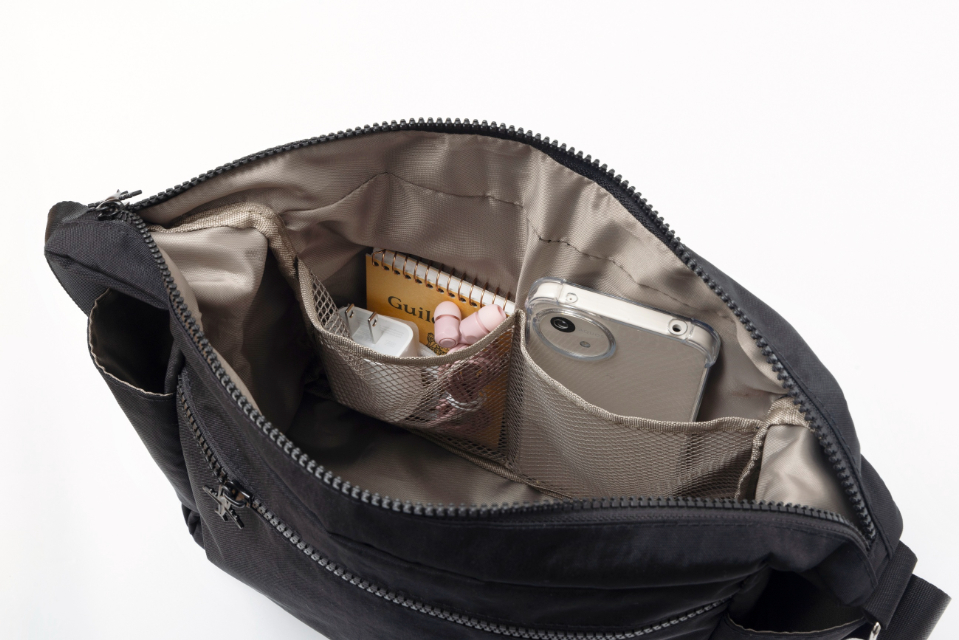 旅に出たくなる機能派ショルダーバッグとは？の画像