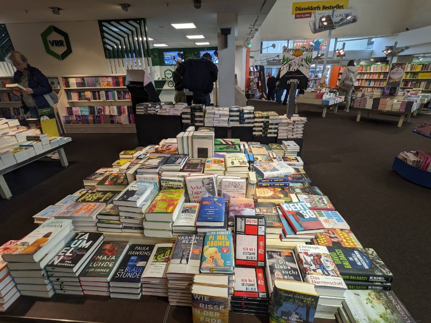 『変な絵』ドイツ版「5月の最優秀犯罪小説」に選出の画像