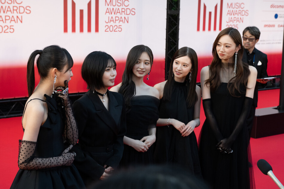 乃木坂46ら、MAJレッドカーペットに登場