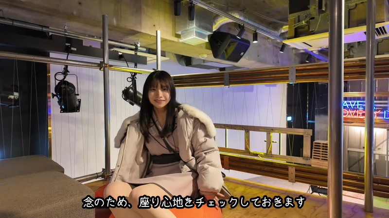 鈴木優香、ミニ丈ワンピで激安カプセル満喫の画像