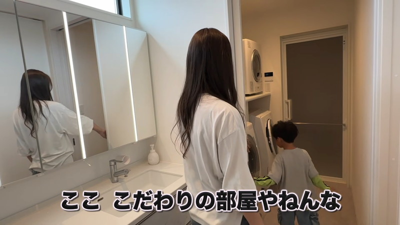 大家族YouTuber、豪華新居のルームツアーの画像