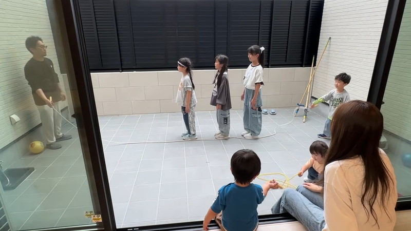 大家族YouTuber、豪華新居のルームツアーの画像