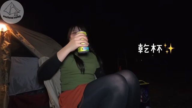 キャンプ女子、レモンサワーで大満喫の画像