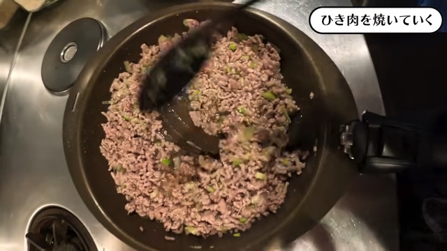 高岡早紀、ほろ酔いで夕食作りの画像