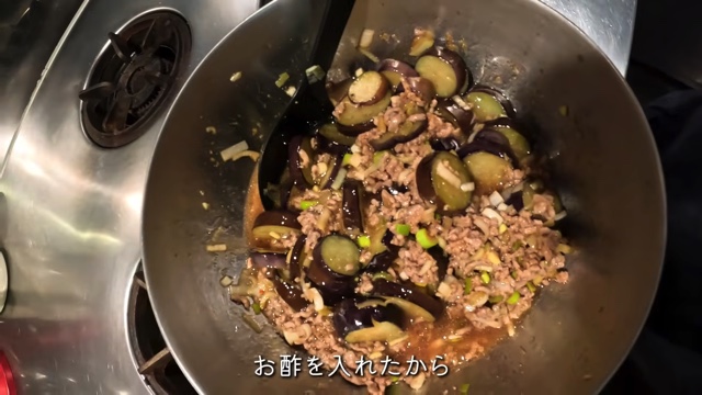 高岡早紀、ほろ酔いで夕食作りの画像