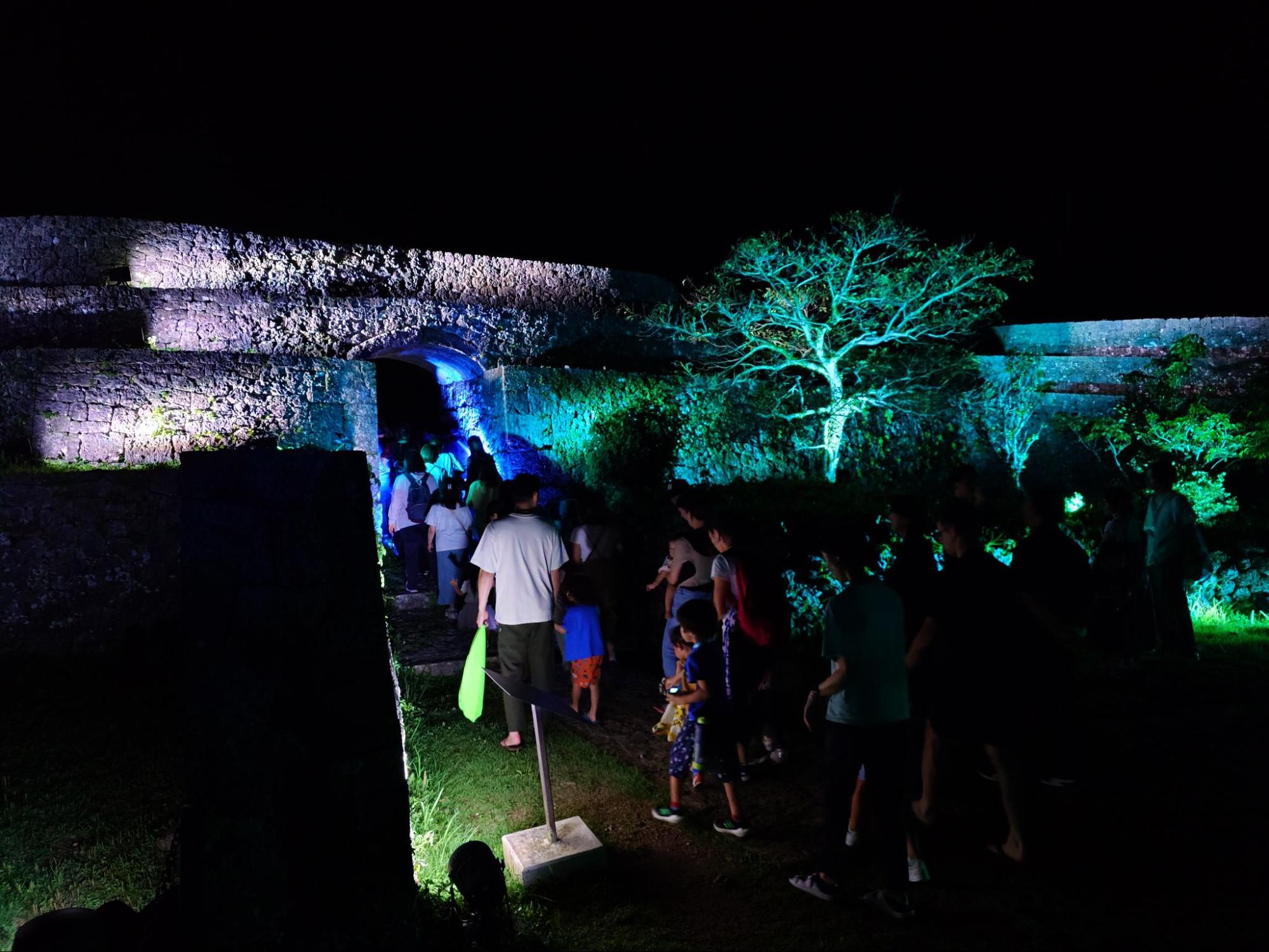 良質な“ソニーブランドの塊”を持ち歩ける『Xperia 1 VII』のすごさ　充実の音・カメラ・ディスプレイを沖縄旅で堪能してみたの画像1-2