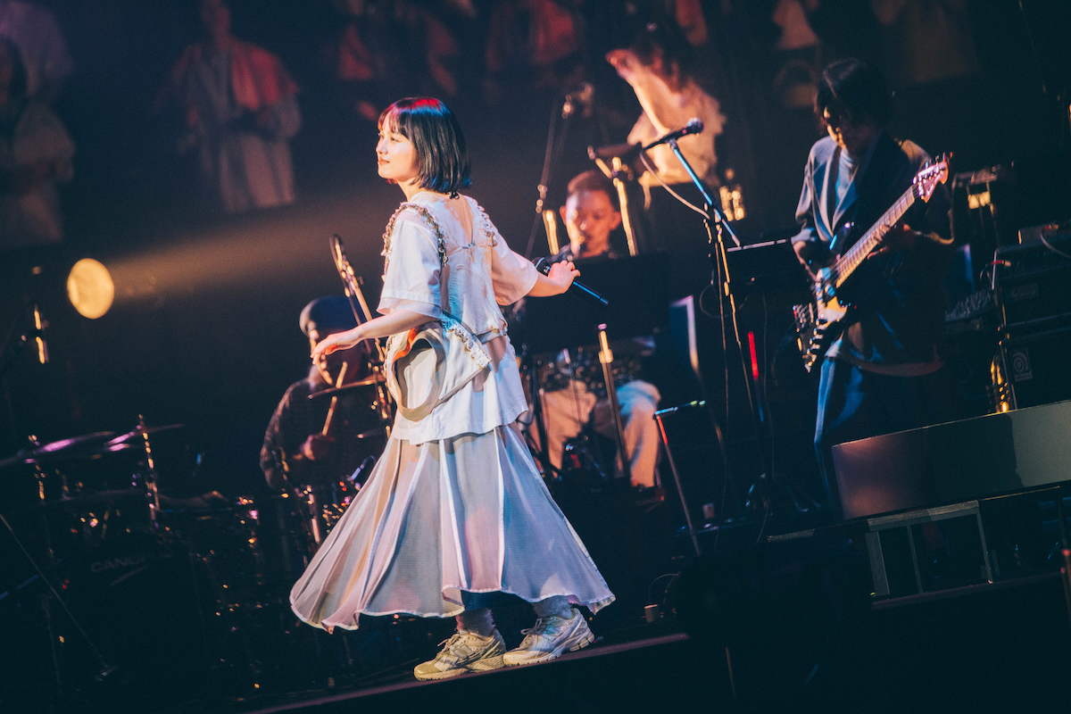 TOMOOライブ写真（撮影＝Kana Tarumi）