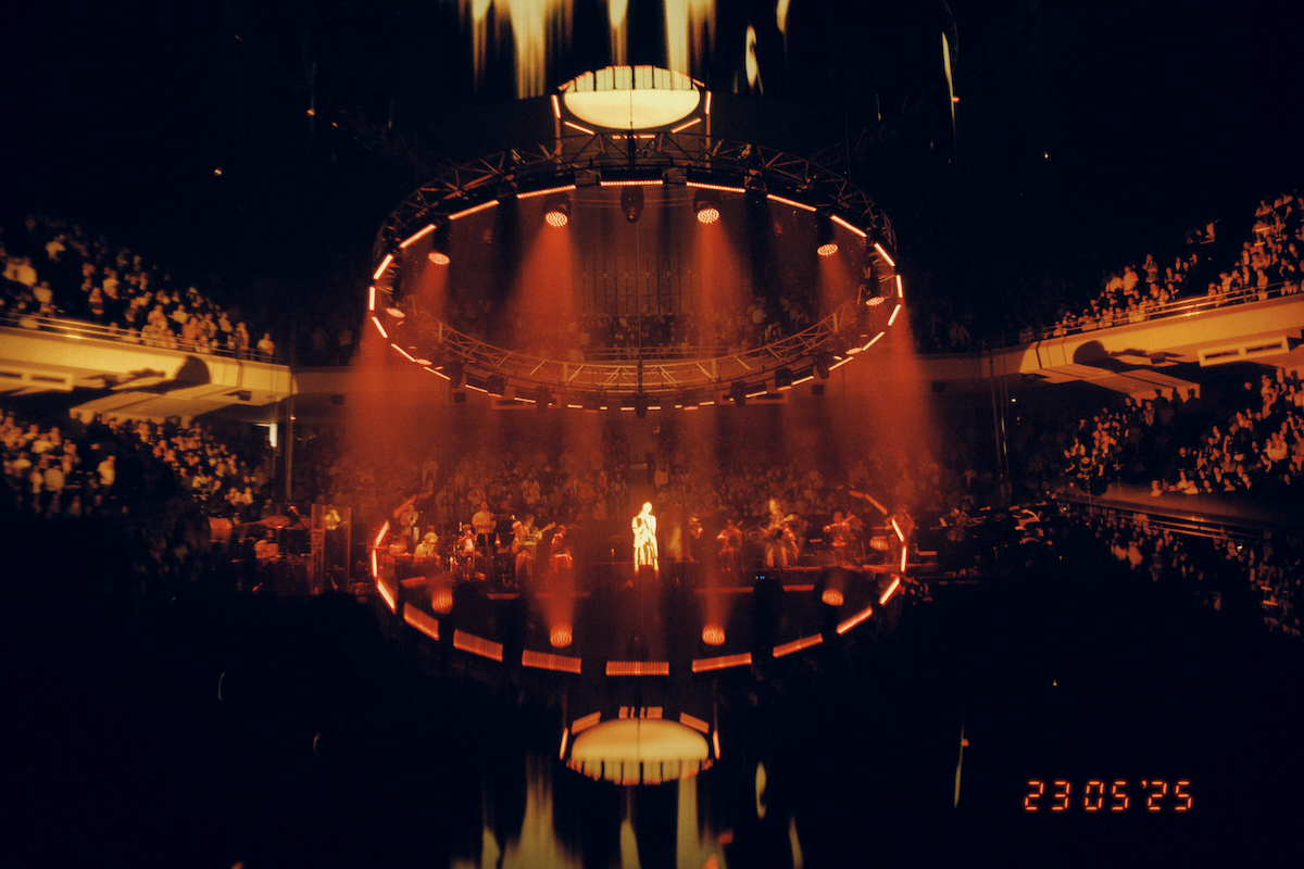 TOMOOライブ写真（撮影＝renzo masuda）