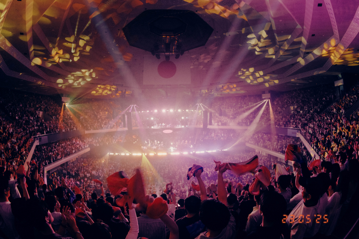 TOMOOライブ写真(撮影=renzo masuda)