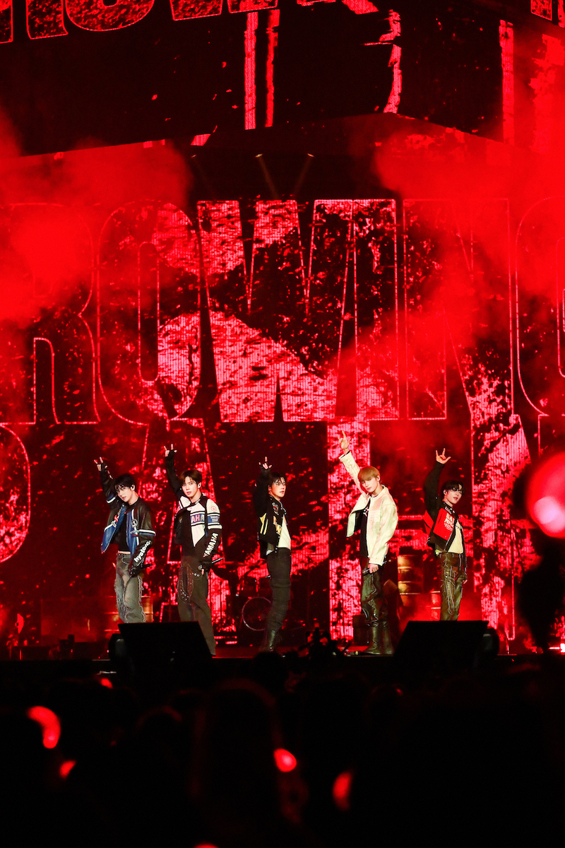 TOMORROW X TOGETHER (P)&(C) BIGHIT MUSIC