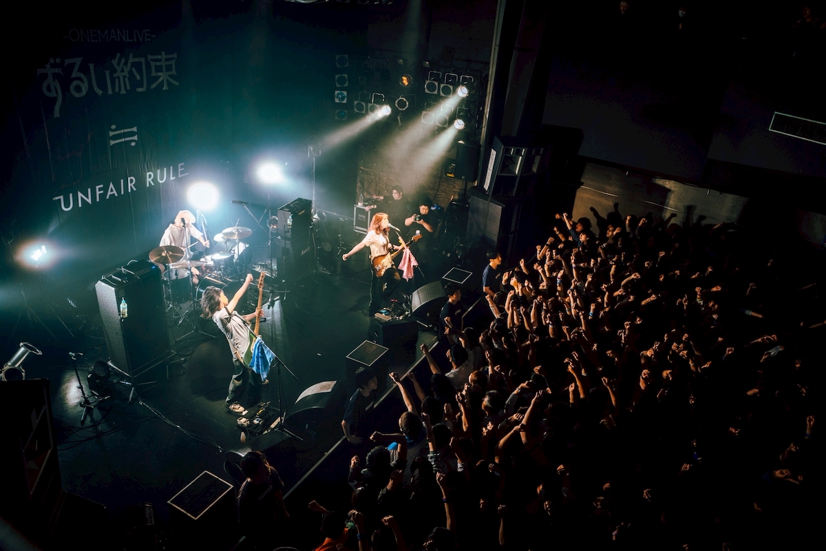 『UNFAIR RULE ONEMAN LIVE「ずるい約束」』（撮影＝滋賀作そら）