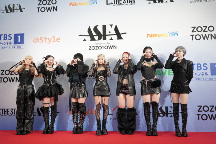 HANA『ASEA 2025』レッドカーペットに登場