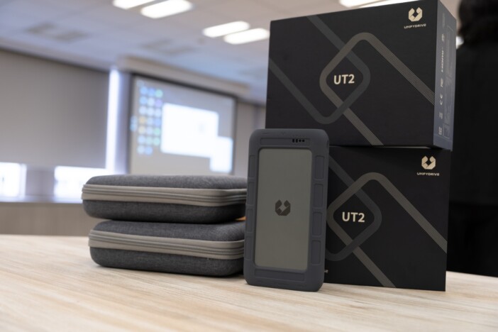 ポータブルでも使えるNAS『UnifyDrive UT2』