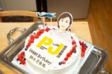 『PJ』鈴木京香の誕生日を内野聖陽らがお祝いの画像