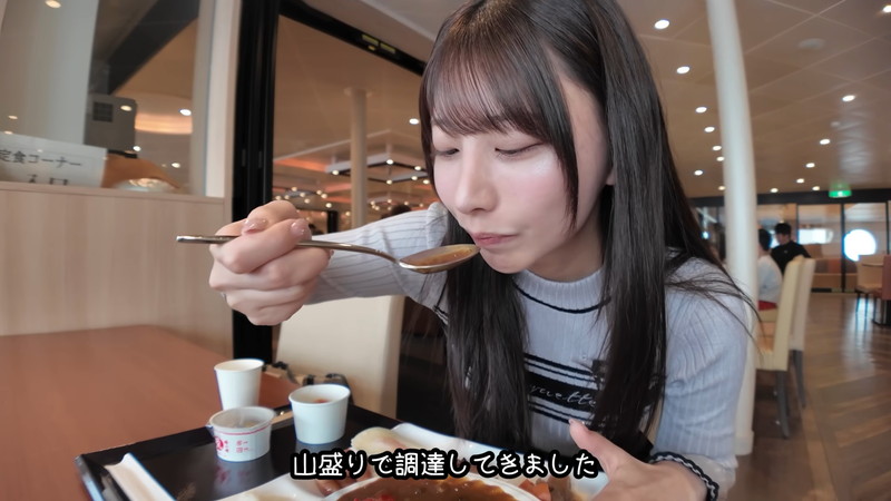 鈴木優香、豪華フェリーでコスプレ披露の画像