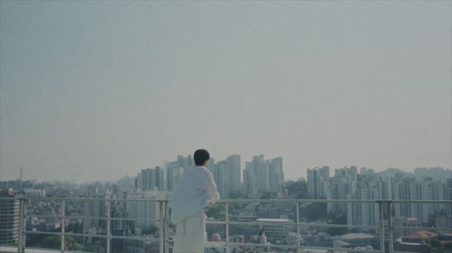 安達祐人「BLUE SPRING」MVより