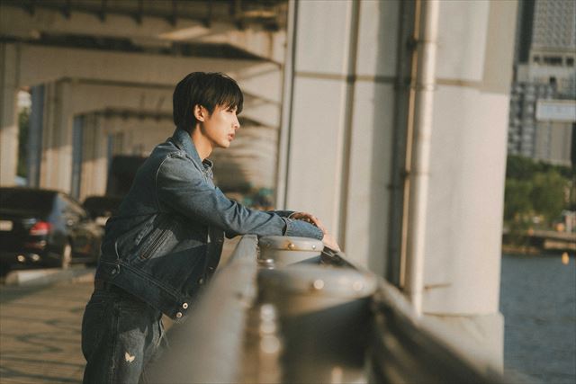 安達祐人「BLUE SPRING」MV撮影時メイキングフォト