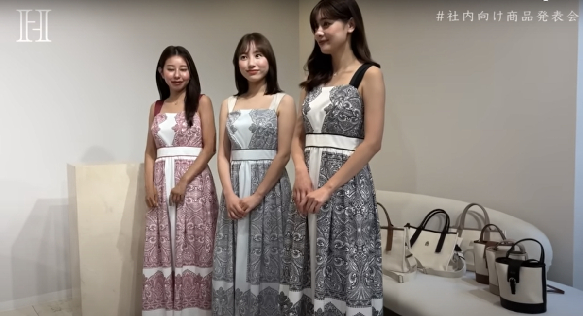 小嶋陽菜、夏のムード高まるドレス姿の画像