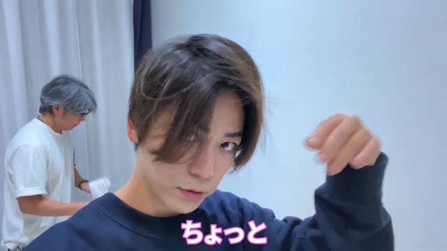 亀梨和也、20年以上通う美容室でヘアカットの画像