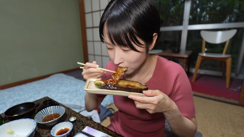 mii、温泉宿でワンピ姿のリラックス時間の画像