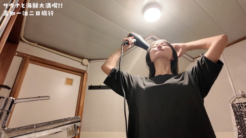 いけちゃん、水着姿でサウナを満喫の画像