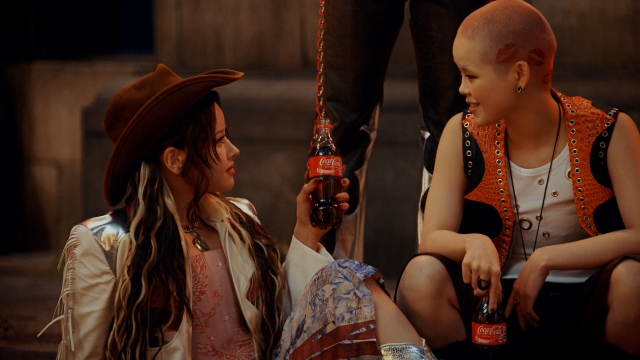 XG コカ・コーラ新CM『夢中全開。XG』篇カット画像