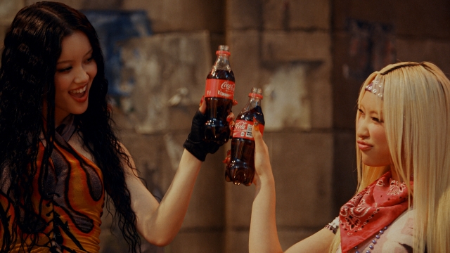 XG コカ・コーラ新CM『夢中全開。XG』篇カット画像