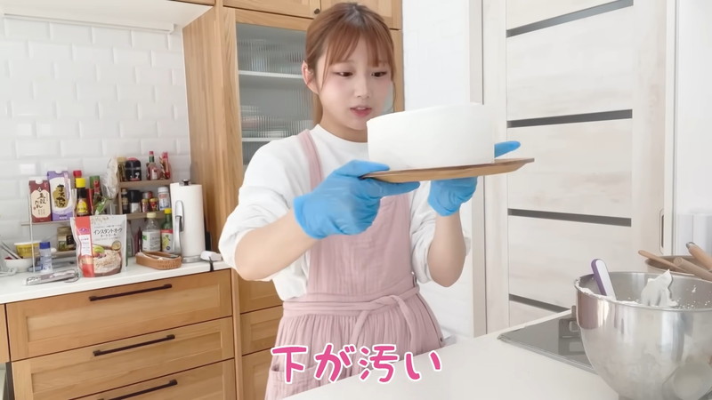 希空、母・辻希美のためにケーキ作りの画像