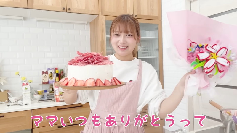 希空、母・辻希美のためにケーキ作りの画像