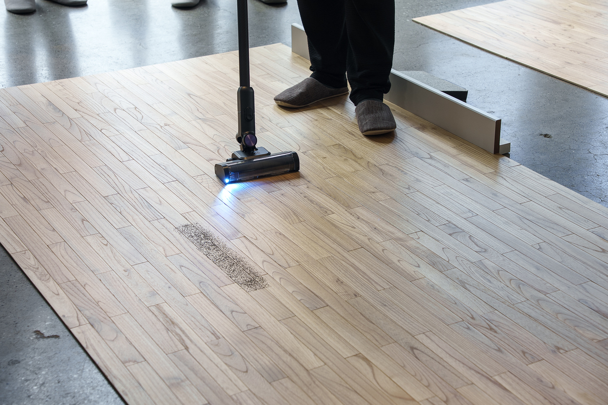 Shark、「最新コードレス掃除機」は2色展開の画像