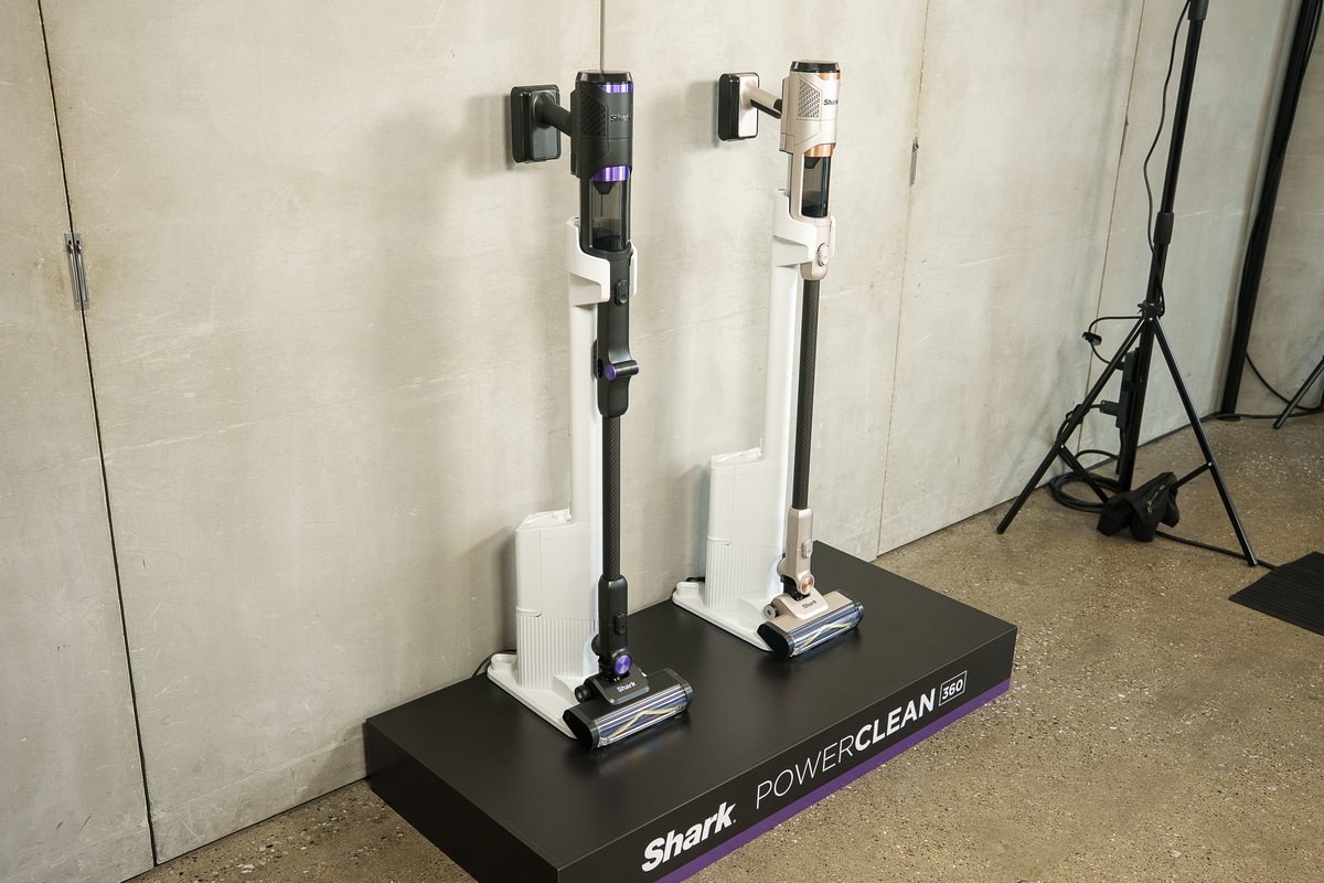 Shark、「最新コードレス掃除機」は2色展開の画像