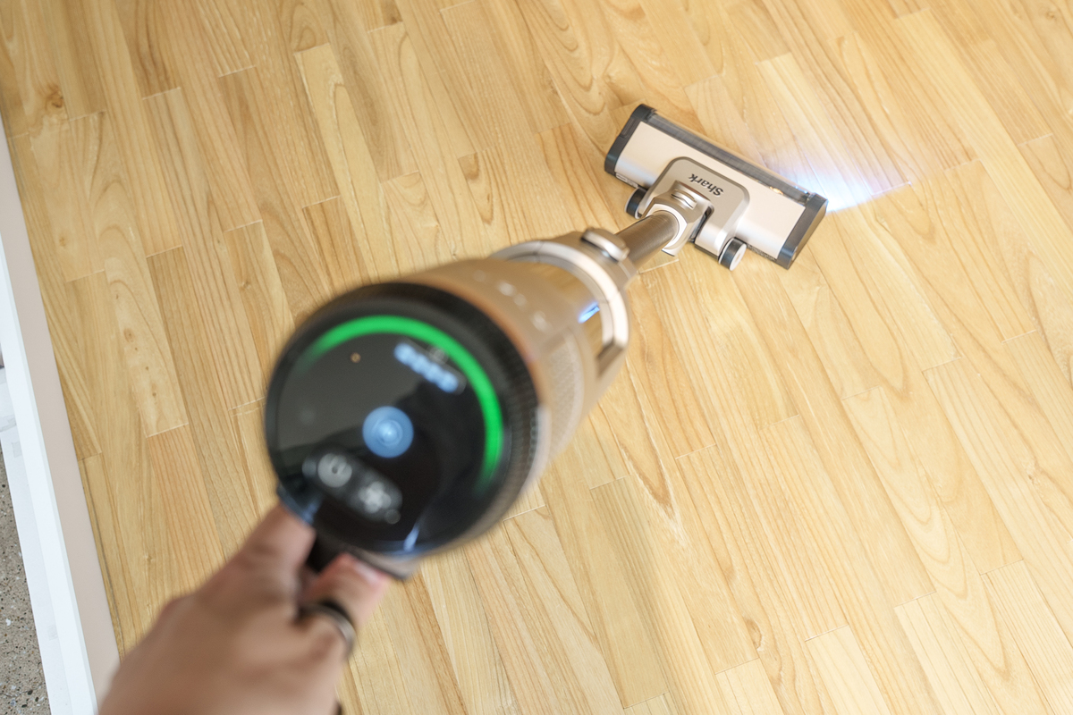 Shark、「最新コードレス掃除機」は2色展開