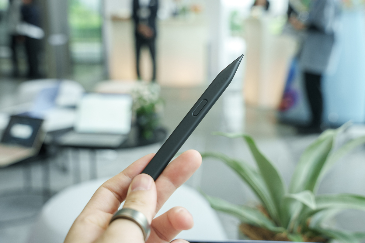 Surface Pro 12インチ、2025年6月10日に発売の画像