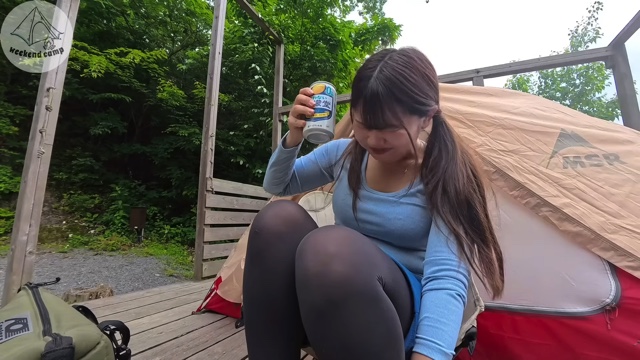 キャンプ女子、学校給食メシ堪能の画像