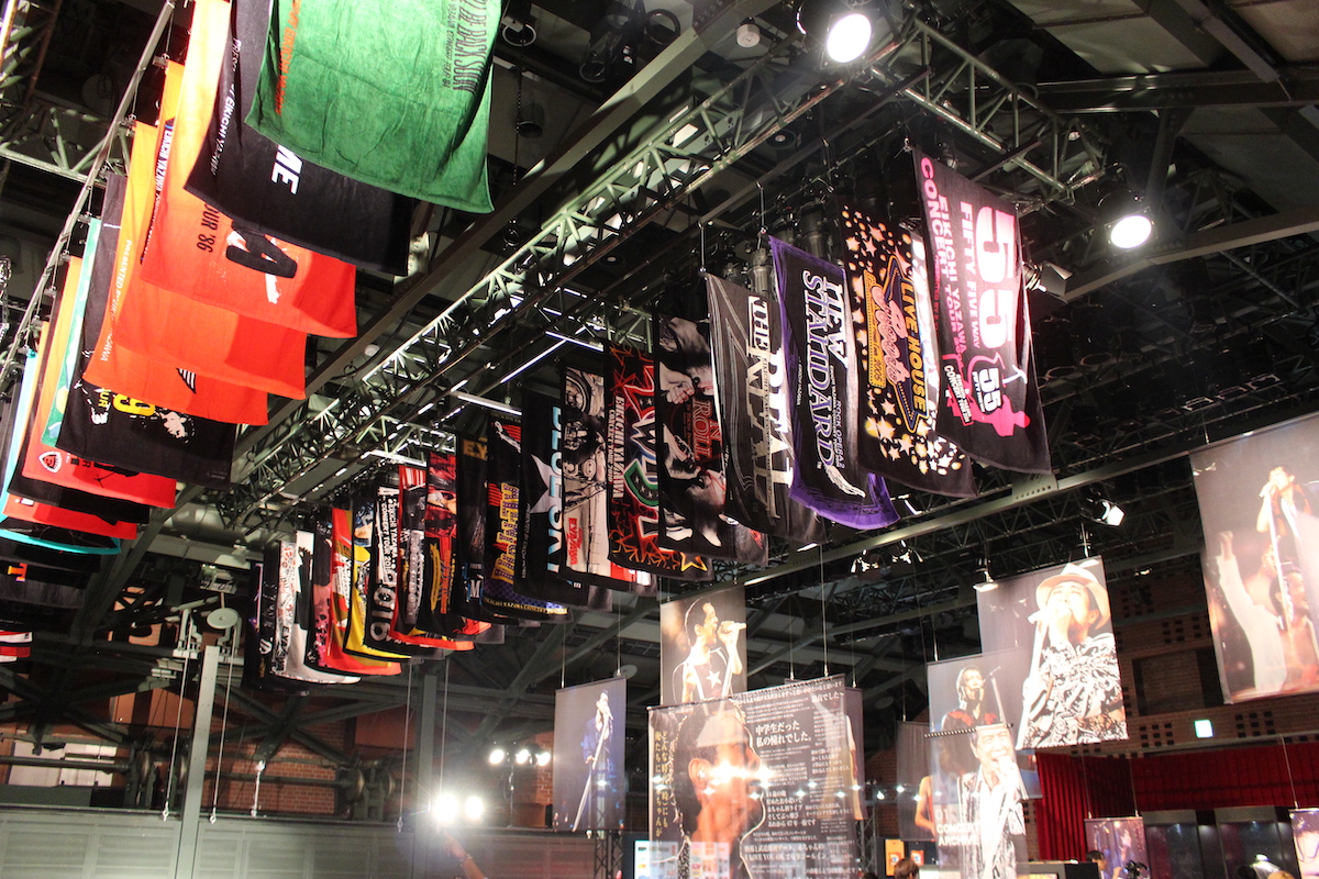 『EIKICHI YAZAWA 50th Year Memorial Exhibition 「俺たちの矢沢永吉」展』（撮影＝渡辺彰浩）