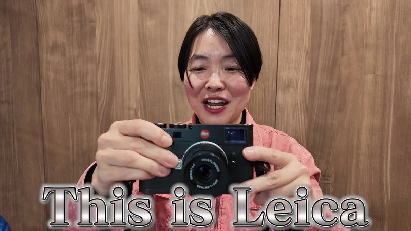 イモトアヤコ、鞄の中身を紹介の画像