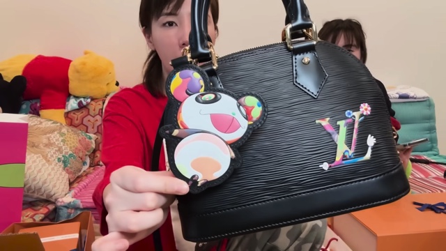 仲里依紗、ハイブランドを爆買いの画像