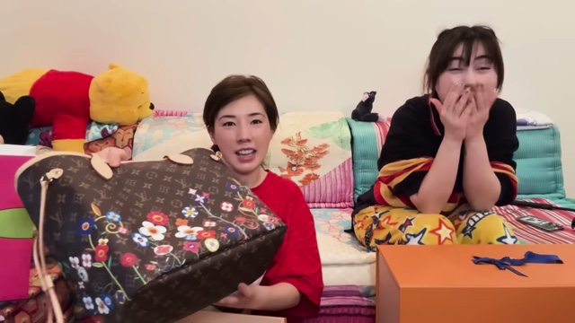 仲里依紗、ハイブランドを爆買いの画像