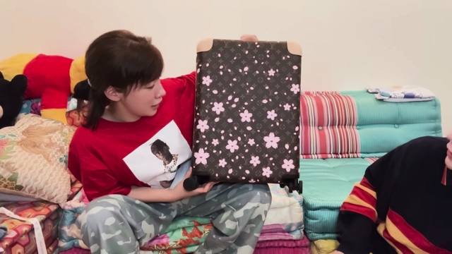 仲里依紗、ハイブランドを爆買いの画像