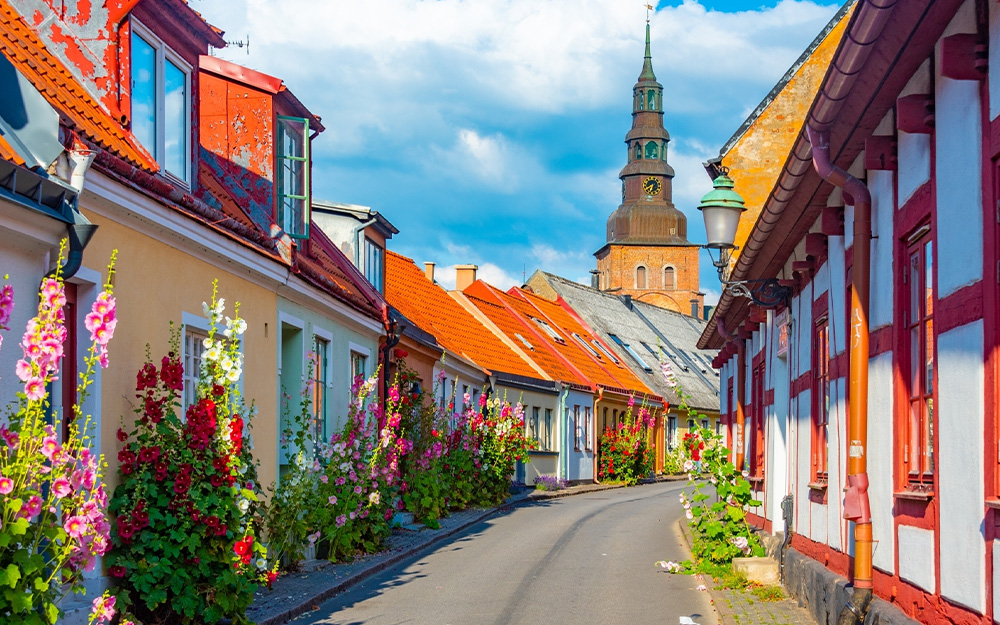 多機能デジカメ、前モニター付きで自撮りも快適の画像