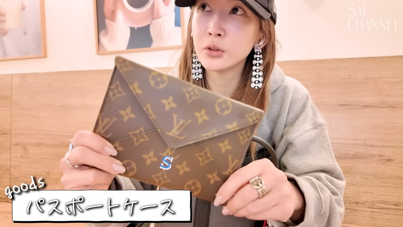 紗栄子、海外持参の“カバンの中身”公開の画像